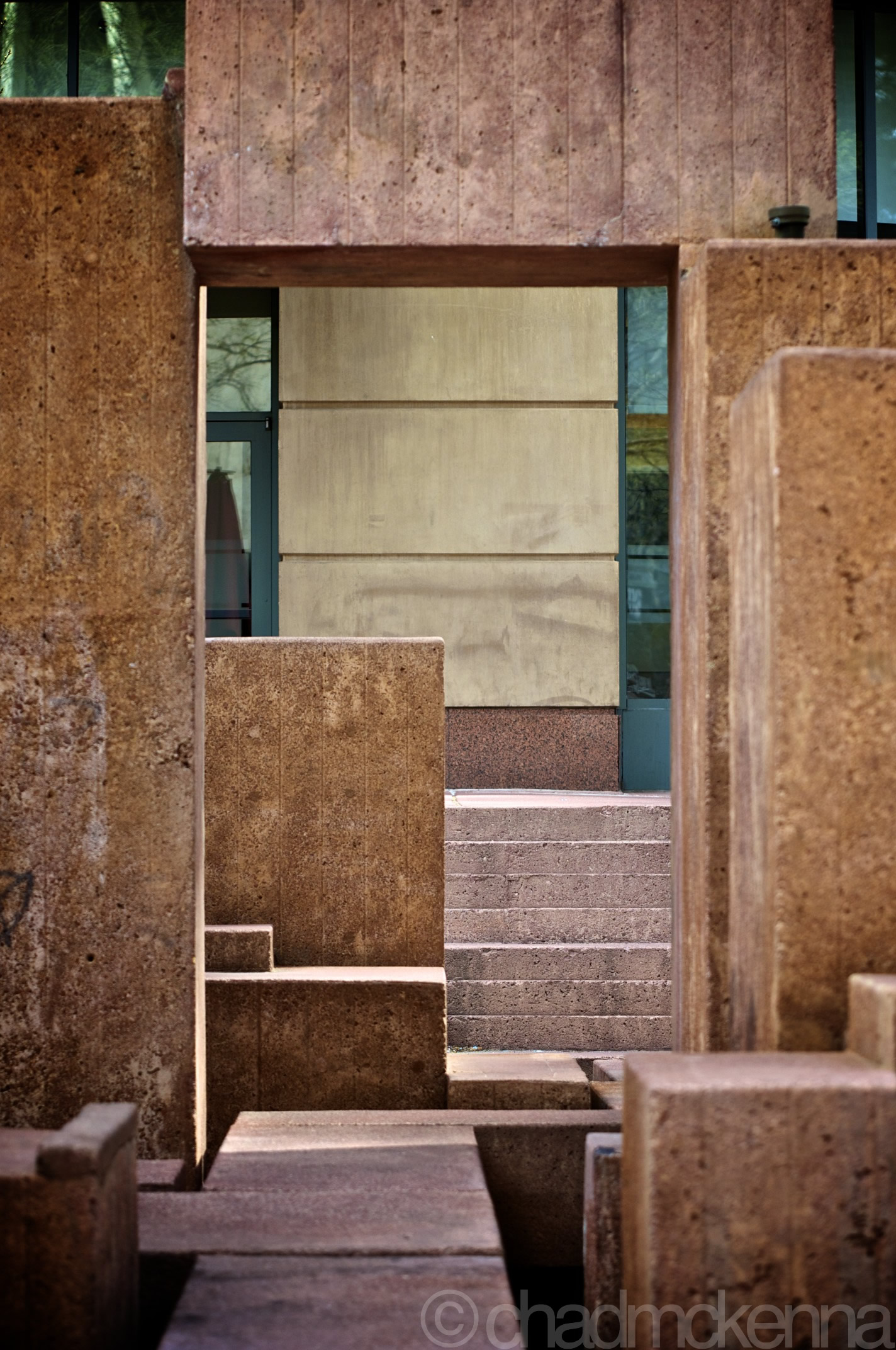 Cat Fountain. (Sigma 70-200, 70mm, 1/800, F/2.8, ISO 200 on D5000)