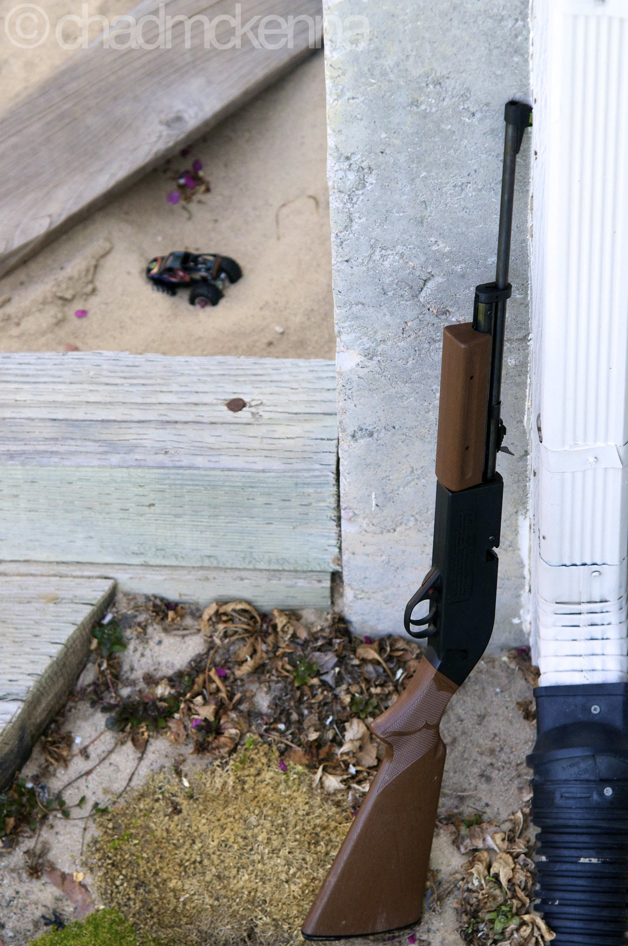 My Little Brothers BB Gun. (Sigma 70-200mm, 112mm, 1/1250, F/4, ISO 800 on D5000)