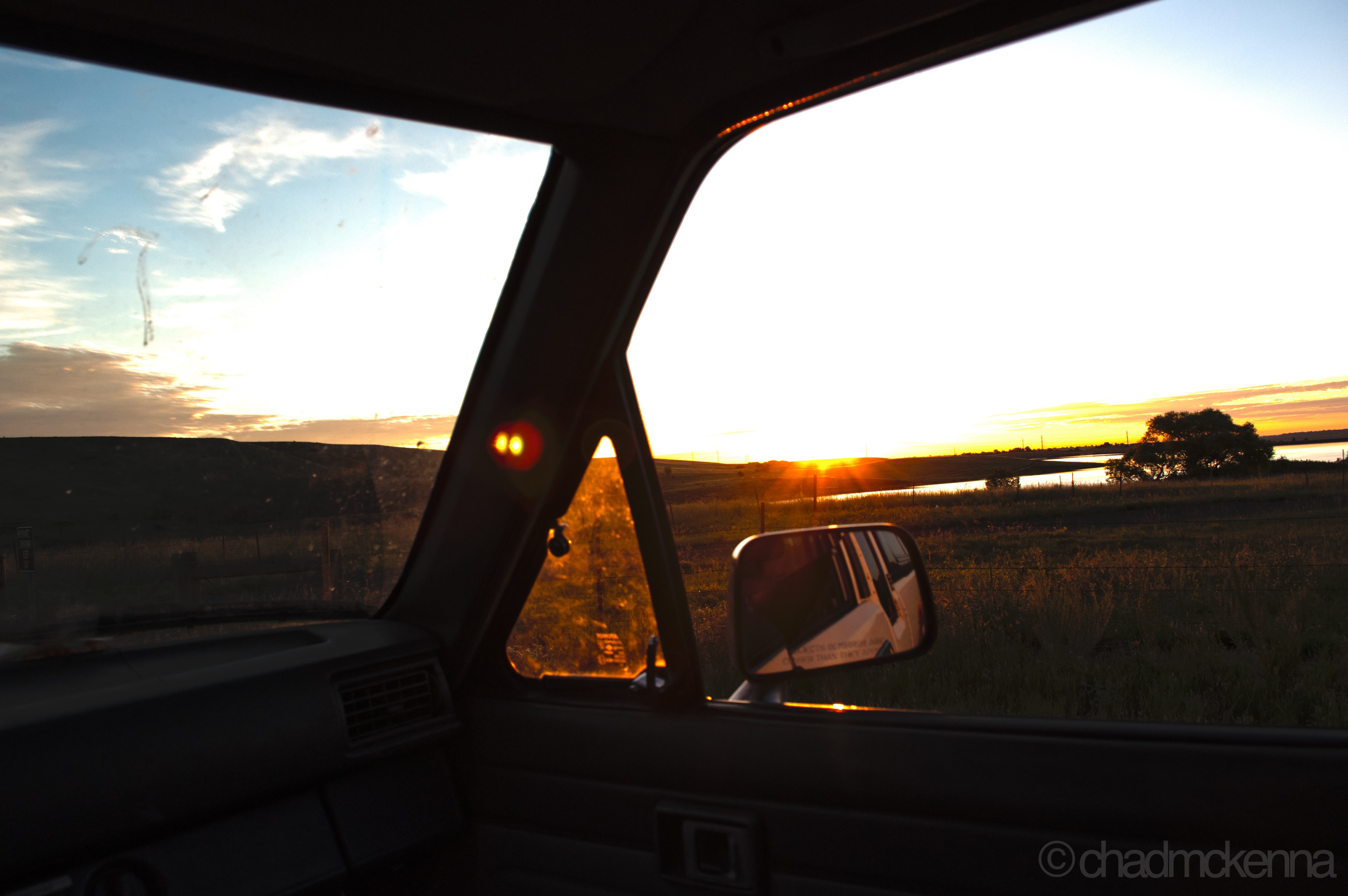 A shot out my truck. (Nikkor 18-55mm, 18mm, (+1, 0, -1)ev, ISO 400 on D5000)